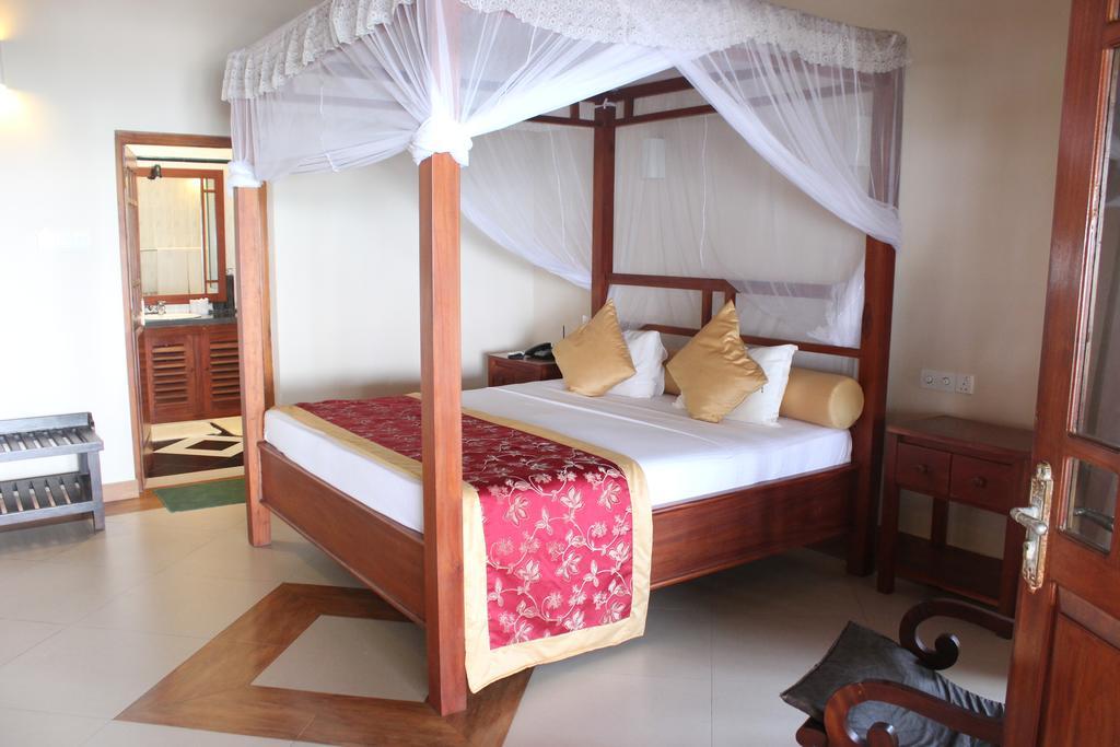 Warahena Beach Hotel Bentota Extérieur photo