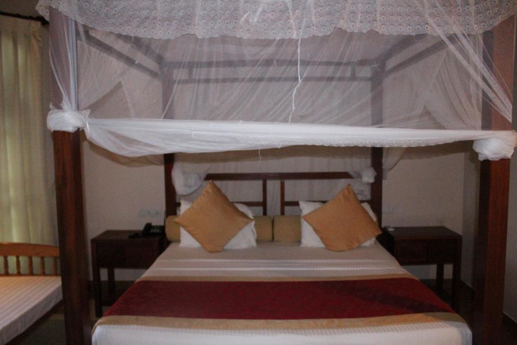 Warahena Beach Hotel Bentota Extérieur photo