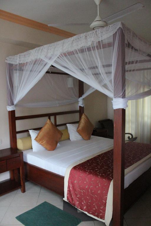 Warahena Beach Hotel Bentota Extérieur photo